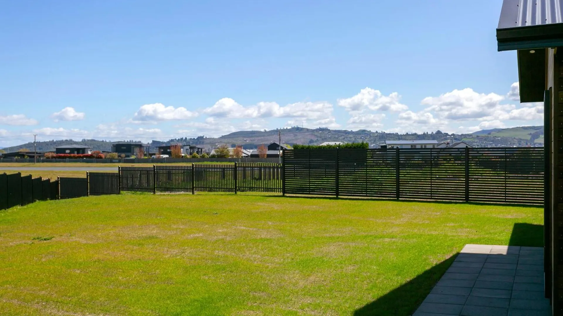 Villa Taupo New Retreat - Stylish, Convenient And Gully Track To The Lake