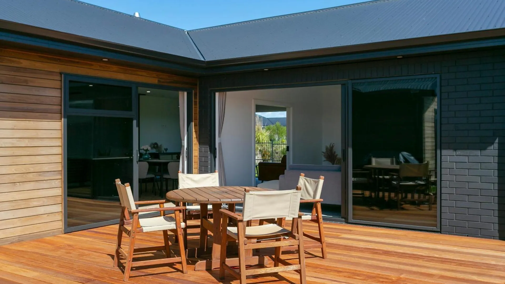 Taupo New Retreat - Stylish, Convenient And Gully Track To The Lake 0*,  New Zealand