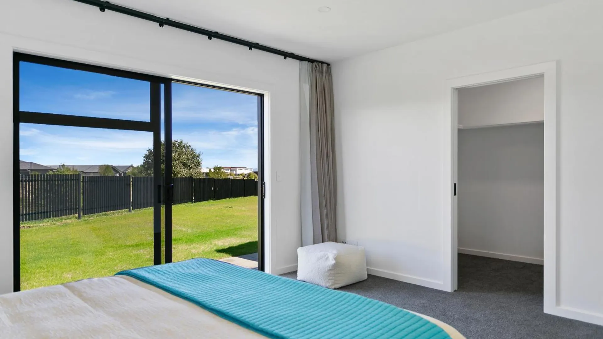 Taupo New Retreat - Stylish, Convenient And Gully Track To The Lake Villa