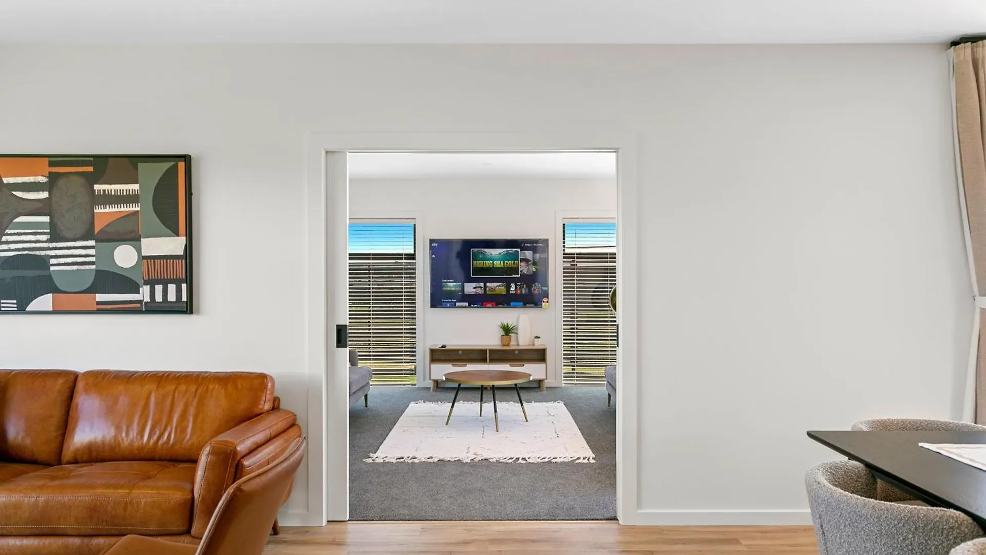 Villa Taupo New Retreat - Stylish, Convenient And Gully Track To The Lake