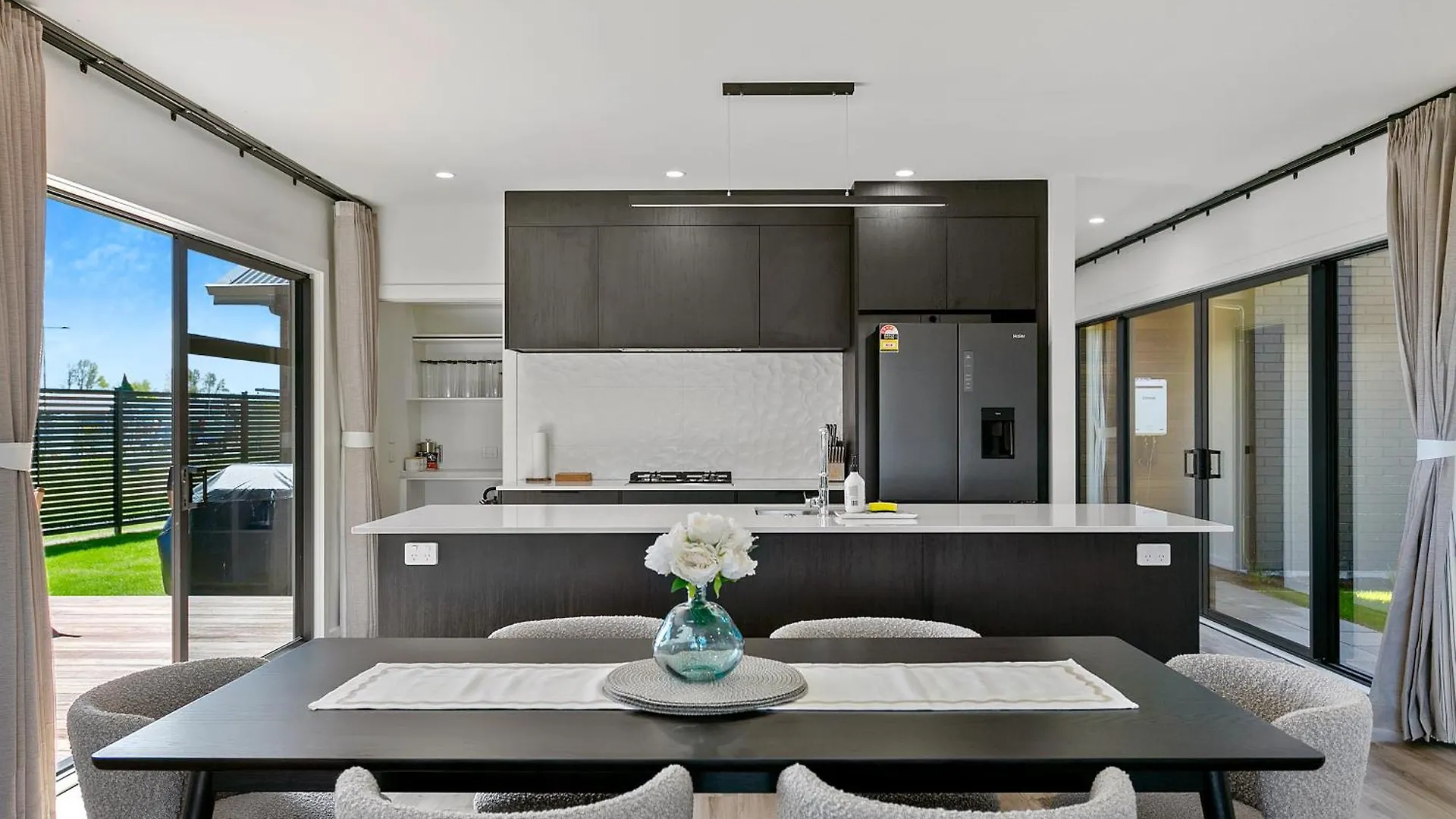 Villa Taupo New Retreat - Stylish, Convenient And Gully Track To The Lake New Zealand