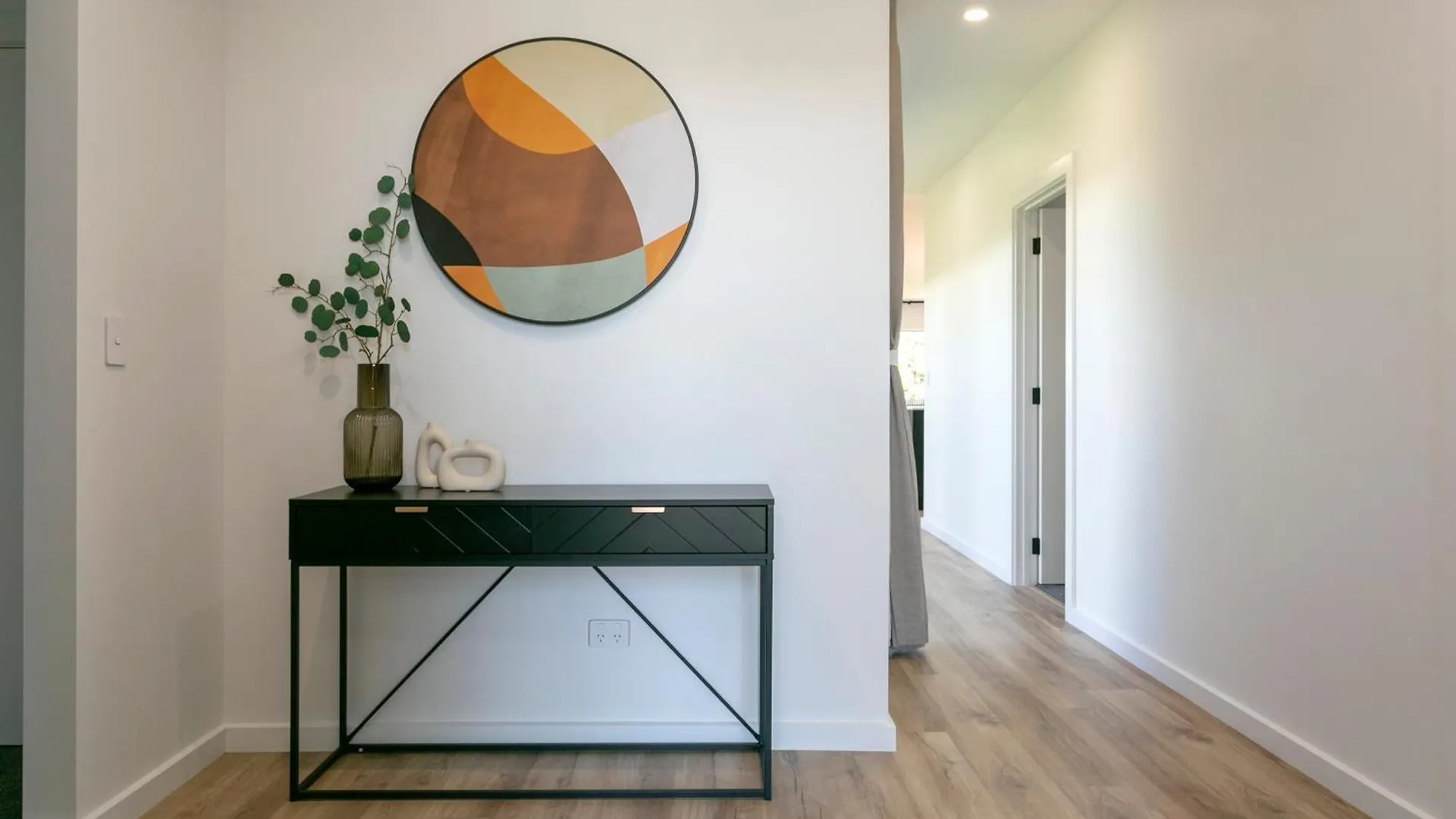 Taupo New Retreat - Stylish, Convenient And Gully Track To The Lake Villa