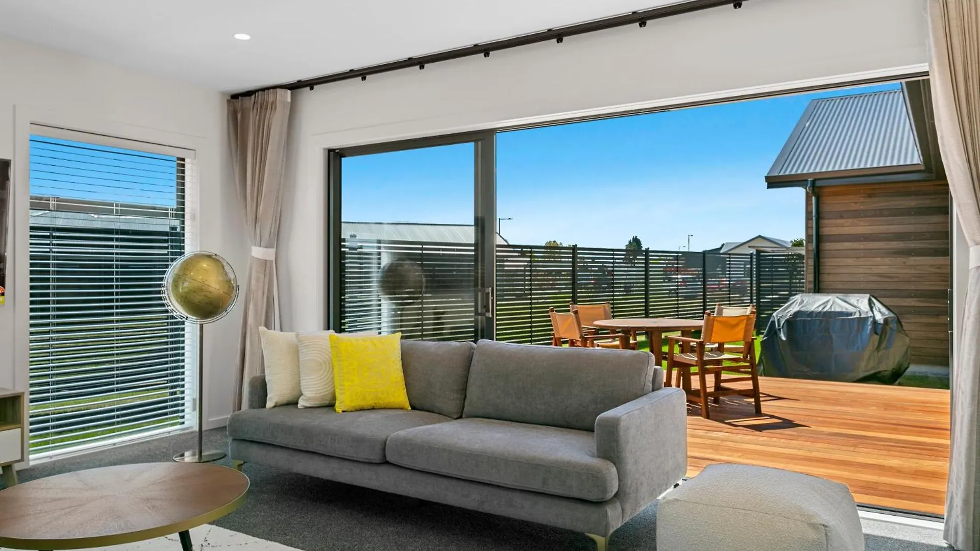 Taupo New Retreat - Stylish, Convenient And Gully Track To The Lake 0*,