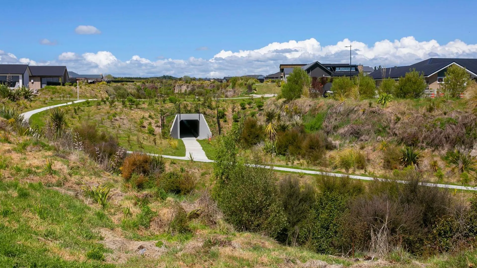 Taupo New Retreat - Stylish, Convenient And Gully Track To The Lake