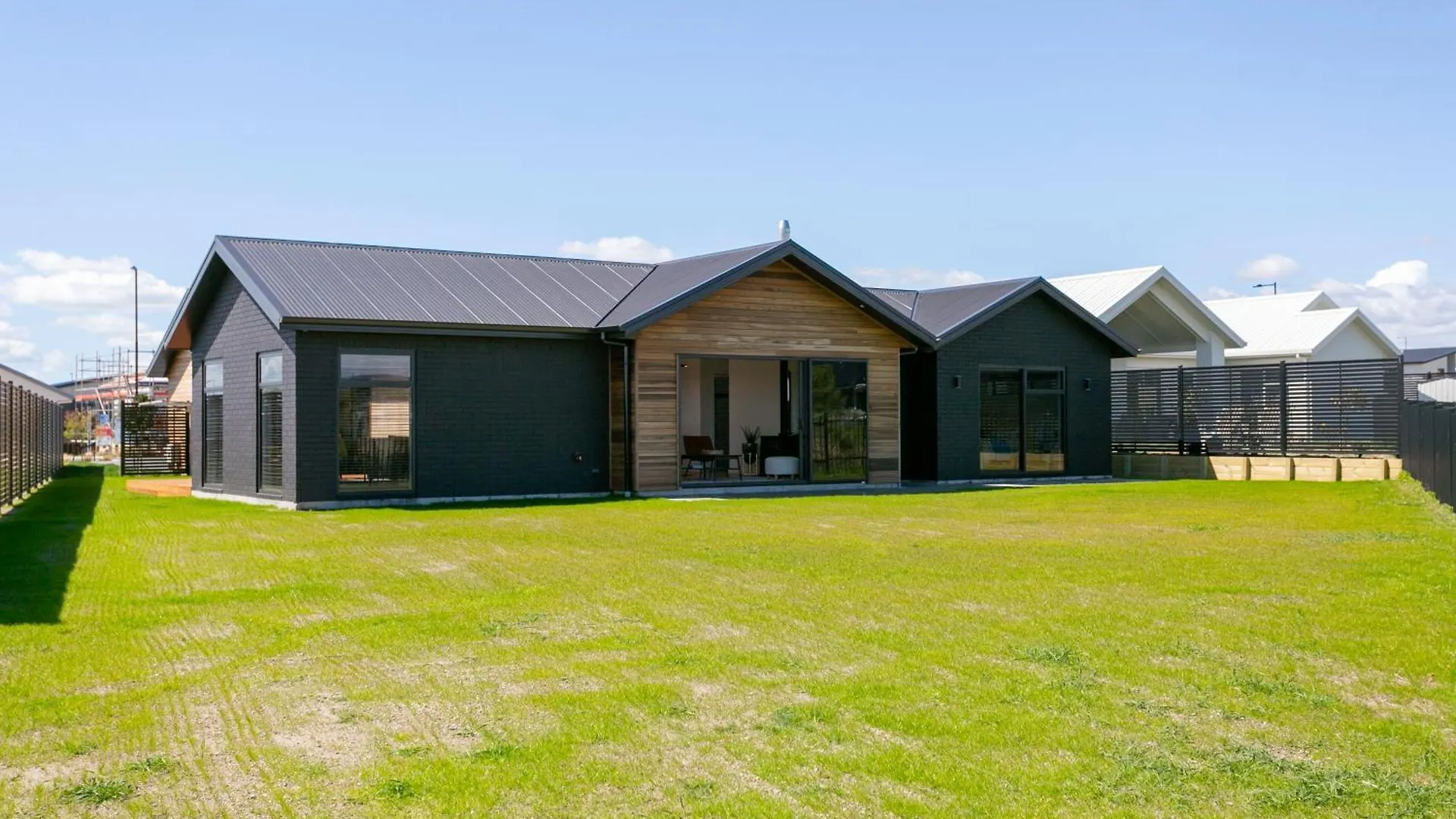 Taupo New Retreat - Stylish, Convenient And Gully Track To The Lake Villa