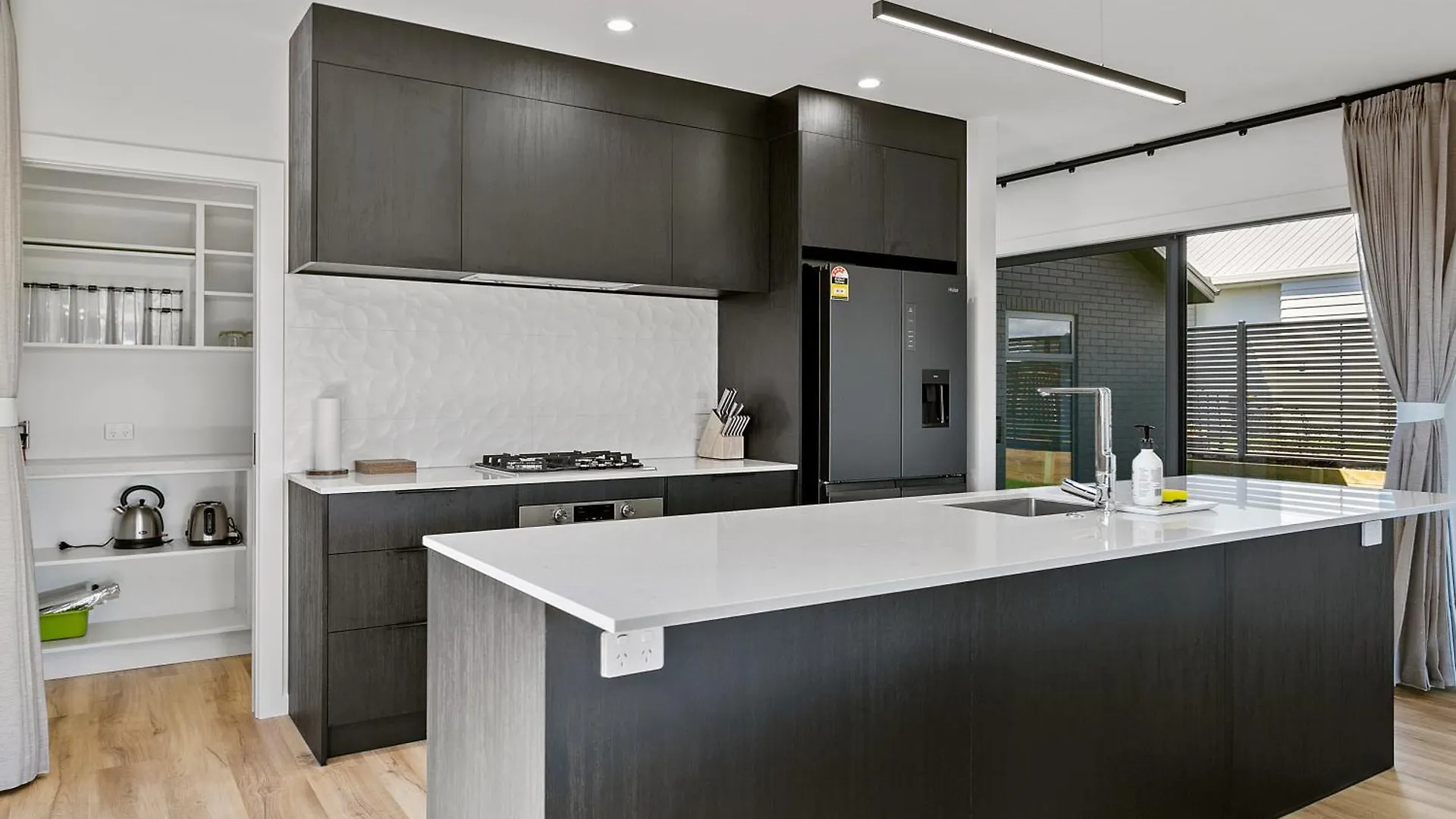Villa Taupo New Retreat - Stylish, Convenient And Gully Track To The Lake
