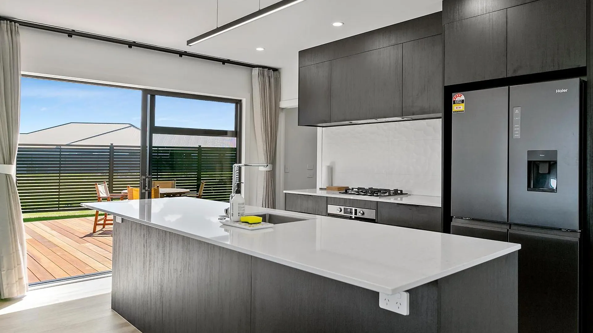 Taupo New Retreat - Stylish, Convenient And Gully Track To The Lake 0*,